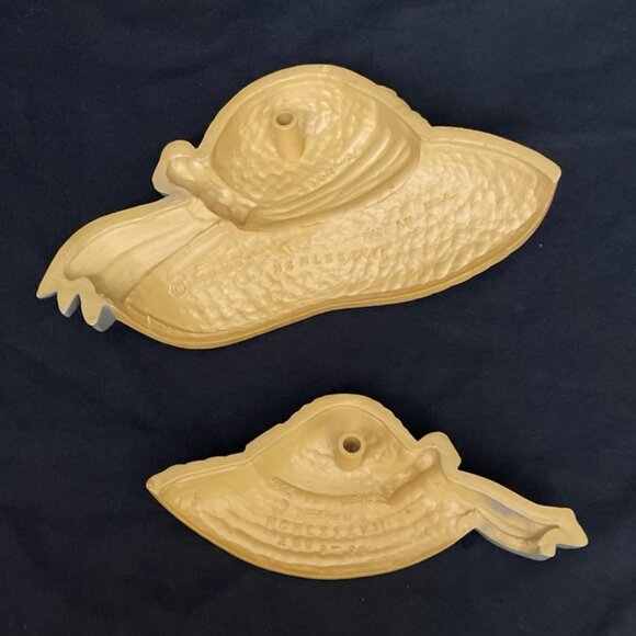 Vtg Burwood Straw Hats w/ Blue Bows Plastic Wall Decor Set of 2 Cottage - Picture 2 of 5